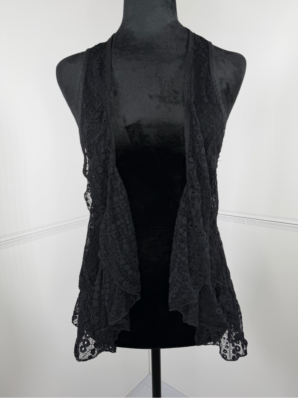Eyeshadow Black Crochet Lace Open Front Vest Size Small Boho Layering Top